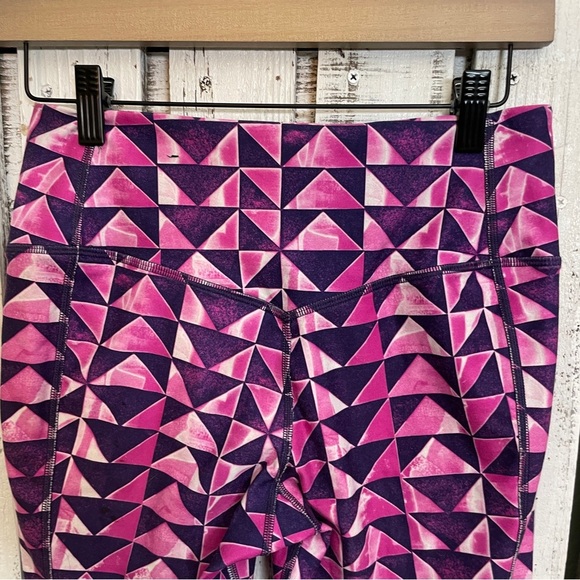 Nike Dri Fit Athletic Leggings Pink Purple GeometricPrint Capri Women Size Small - Picture 4 of 9
